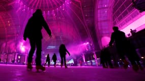 Au Grand Palais, la patinoire est ouverte jusqu'à 2 heures du matin.