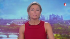 Anne-Sophie Lapix présentant son premier JT sur France 2, le 4 septembre 2017