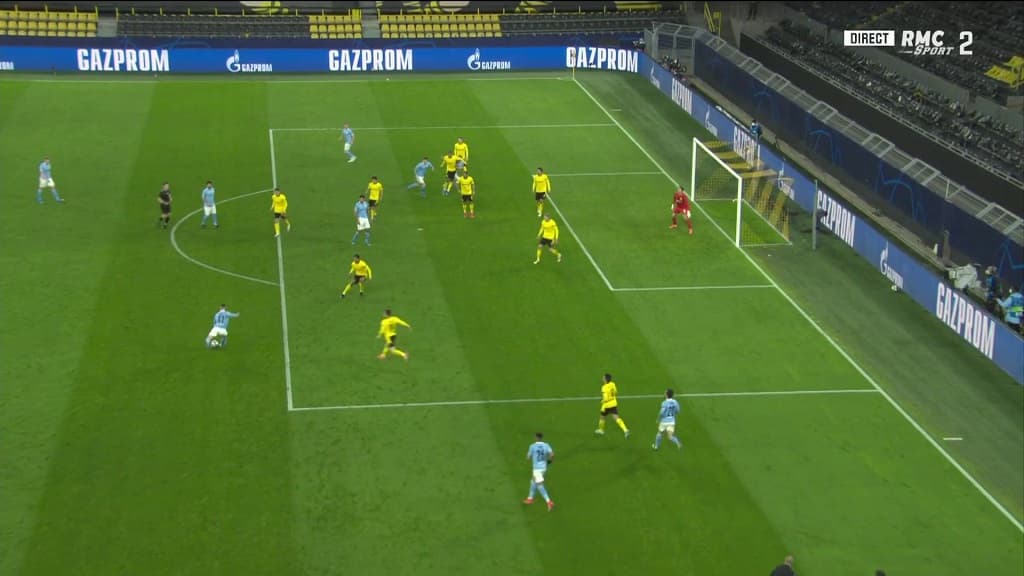 Foden laissé seul à l'entrée de la surface