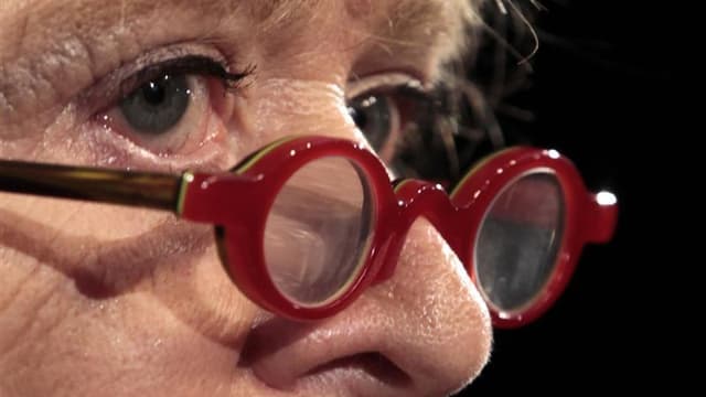 La candidate écologiste à la présidentielle, Eva Joly, a promis vendredi la création d'un million d'emplois d'ici 2020 en France grâce à la transition "verte" dans un programme économique présenté vendredi alors que sa campagne patine. /Photo prise le 5 j