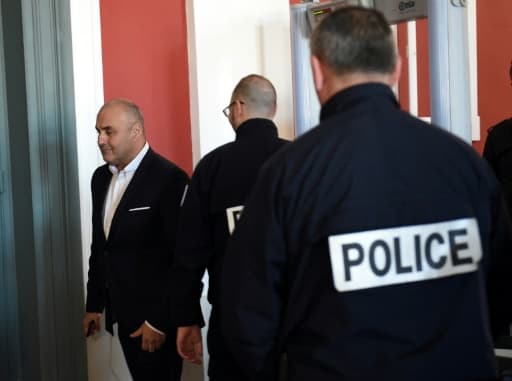 Serge Ayoub, fondateur du White Wolves Klan, arrive au tribunal d'Amiens, le 27 mars 2017 Serge Ayoub, fondateur du White Wolves Klan, arrive au tribunal d'Amiens, le 27 mars 2017