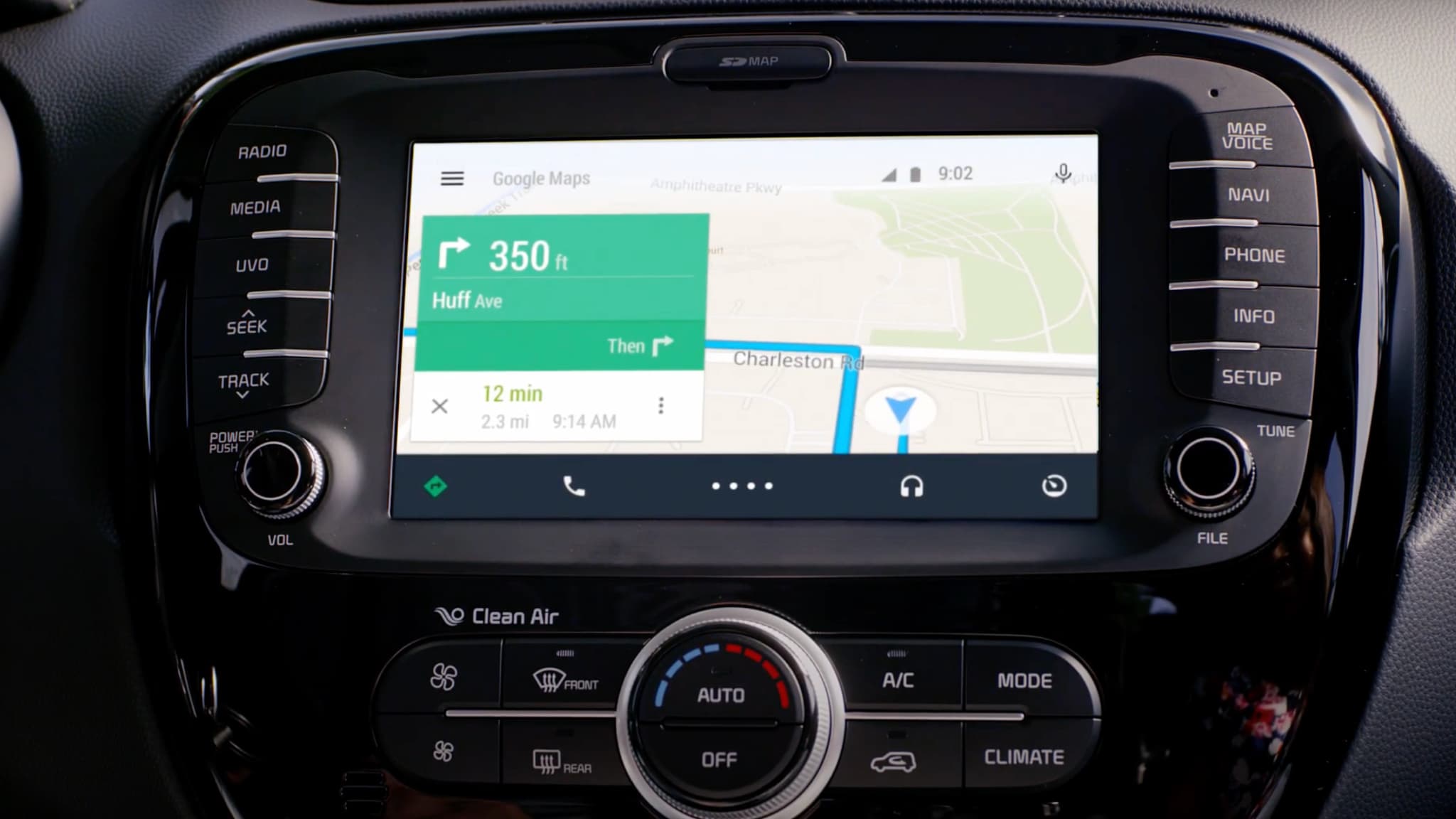 Google Maps existe dans les véhicules équipées d'Android Auto depuis 2015