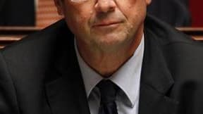 François Hollande a confirmé dimanche qu'il serait candidat aux primaires du Parti socialiste en vue de l'élection présidentielle s'il était réélu à la présidence du conseil général de Corrèze. /Photo prise le 5 octobre 2010/REUTERS/Charles Platiau