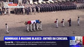 Le cercueil de Maxime Blasco entre dans la cour de l’Hôtel national des Invalides