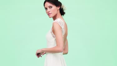 La robe de mariée longue en soie coûte moins de 300 euros