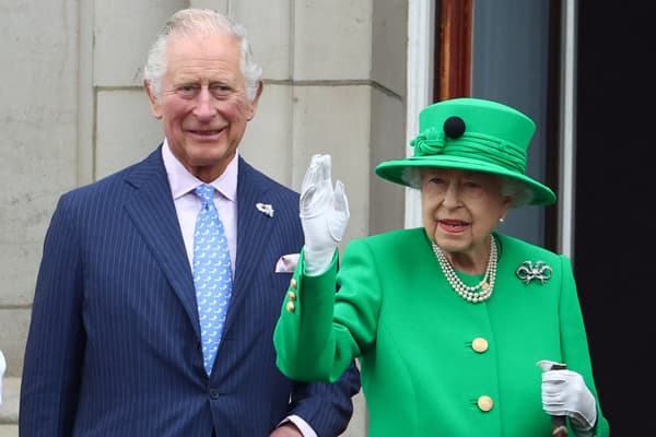 La reine Elizabeth II au balcon du palais de Buckingham pour le dernier jour de son jubilé de platine, dimanche 5 juin 2022 La reine Elizabeth II au balcon du palais de Buckingham pour le dernier jour de son jubilé de platine, dimanche 5 juin 2022