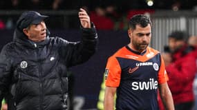 Jean-Louis Gasset et Téji Savanier pendant un match de Montpellier en Ligue 1, décembre 2024