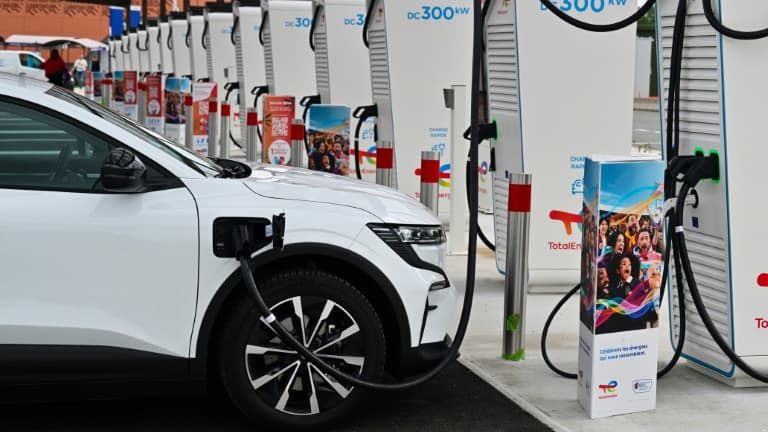 VOITURES ÉLECTRIQUES AVEC BATTERIE EUROPÉENNE: LE GOUVERNEMENT ANNONCE UN BONUS SUPPLÉMENTAIRE DE 1.000 EUROS