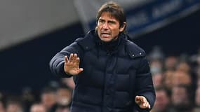 L'entraîneur de Tottenham Antonio Conte lors d'un quart de finale de Coupe de la Ligue contre West Ham, le 22 décembre 2021