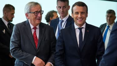 Le président français Emmanuel Macron et le président de la Commission européenne Jean-Claude Juncker au siège de la Commission européenne, à Bruxelles le 25 mai 2017.