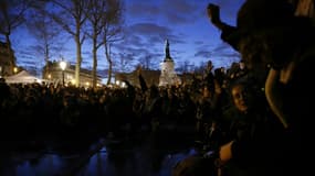 Des participants au mouvement "Nuit Debout", début avril, place de la République à Paris. 