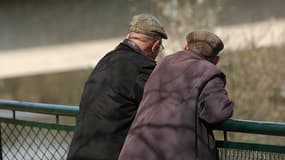 Les personnes âgées sont "délaissées" par les pouvoirs publics selon Pascal Champvert.
