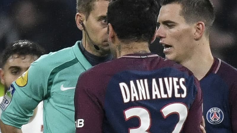 Clément Turpin et Dani Alves