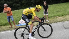 Christopher Froome a joué des coudes pour rappeler à ses poursuivants qui était le maillot jaune.