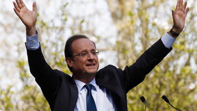 François Hollande s'est présenté mardi comme un candidat "sérieusement à gauche", testant les formules de son grand rassemblement de mercredi à Rennes, annoncé comme un "temps fort" de sa campagne. /Photo prise le 3 avril 2012/REUTERS/Jacky Naegelen