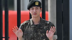 La chanteur du groupe BTS, Jin, lors de la fin de son service militaire obligatoire, le 12 juin 2024 à Yeoncheon, en Corée du Sud.