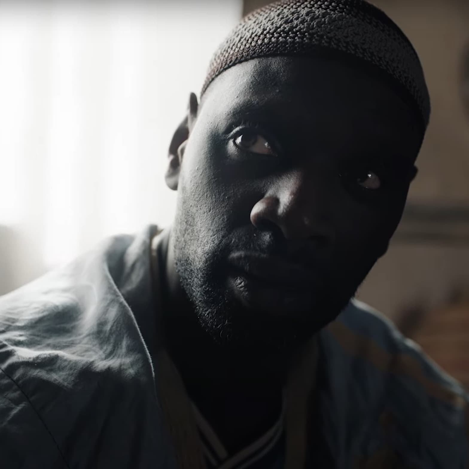 DJ Snake et Omar Sy dévoilent un court-métrage de soutien aux migrants