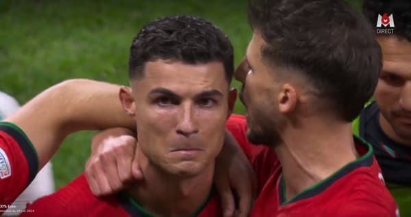 Portugal-Slovénie: les larmes de Cristiano Ronaldo, effondré après son penalty manqué (le 01/07/2024) Portugal-Slovénie: les larmes de Cristiano Ronaldo, effondré après son penalty manqué (le 01/07/2024)