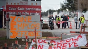 Après 24 jours de blocage, les grévistes de l'usine d'embouteillage ont libéré l'accès du site aux camions