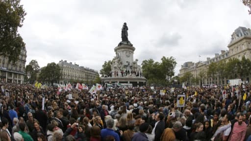 Plusieurs milliers de personnes réunies à Paris pour un rassemblement de soutien aux réfugiés, le 5 décembre 2015 Plusieurs milliers de personnes réunies à Paris pour un rassemblement de soutien aux réfugiés, le 5 décembre 2015