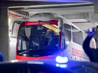 Le bus de l'OL qui a été caillassé avant l'Olympico, 29 octobre 2023