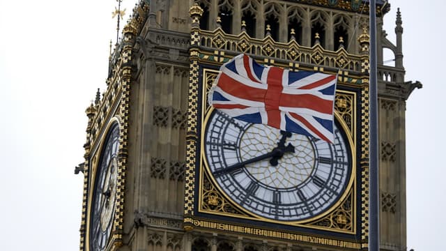 Gemalto a remporté le contrat estimé à 490 millions de
livres (environ 560 millions d'euros) pour fabriquer le futur passeport britannique.