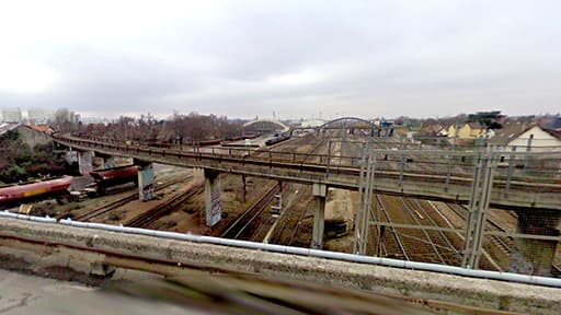 Un passage au-dessus des voies qui traversent Drancy.