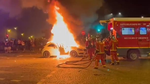 Une voiture brûlée Porte de Saint-Cloud à Paris en marge des célébrations du PSG, 31 mai 2025