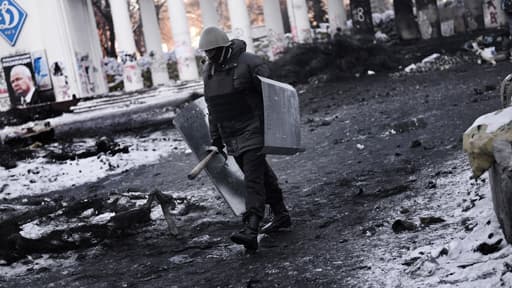 Un manifestant de l'opposition dans les rues de Kiev le 31 janvier 2014.