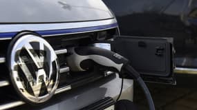 Voitures électriques: Volkswagen veut ouvrir 6 usines de batteries en Europe d'ici 2030
