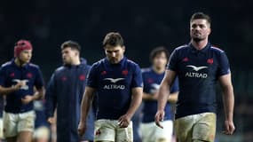Antoine Dupont et Grégory Alldritt déçus après la défaite face à l'Angleterre lors du Tournoi des 6 nations, le 8 février 2025.