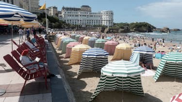 Le Sénat préconise pour soutenir la demande cet été, un recours "massif" aux chèques-vacances et un "pass colo" pour aider les jeunes à partir en colonies de vacances, une diminution temporaire de la TVA sur les prestations touristiques.