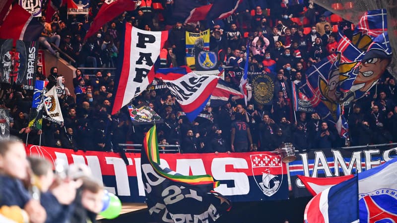 Des supporters du PSG le 19/12/2021.