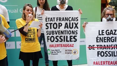 "Tirant profit de l’urgence et d’une situation exceptionnelle, ils ont poussé leurs intérêts auprès des décideurs, parfois avec une bonne dose de cynisme, sur des sujets qui n’avaient rien à voir avec le contexte sanitaire et social" dénonce les Amis de la Terre à propos des lobbys, dans un rapport.
