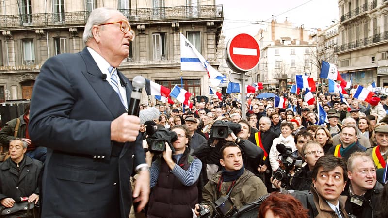 Jean-Marie Le Pen à Marseille le 21 février 2004 lors de la campagne des régionales.