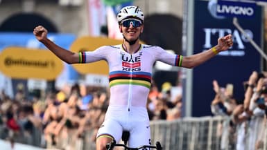 Tadej Pogacar lors de sa victoire sur le Tour de Lombardie 2025 et remporte sa cinquième "classique des feuilles mortes" consécutive.