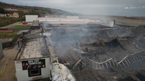 Ce sont ainsi environ 5.500m2 qui se sont embrasés au total sur les 12.000 bâtis.  
