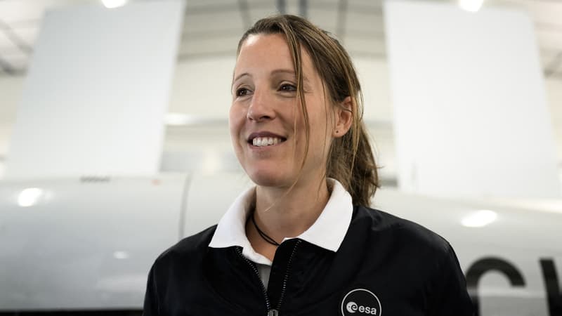 L'astronaute Sophie Adenot lors d'une rencontre avec la presse sur une base de l'armée de l'air et de l'espace, à Cazaux, dans le sud-ouest de la France, le 5 décembre 2022.