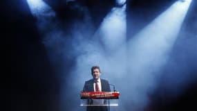 Plus de 120.000 personnes revendiquées à Paris et 23.000 à Lille : porté par des sondages qui lui donnent jusqu'à 14,5% des intentions de vote au premier tour de la présidentielle, Jean-Luc Mélenchon est obligé d'accroître le budget de ses meetings pour f