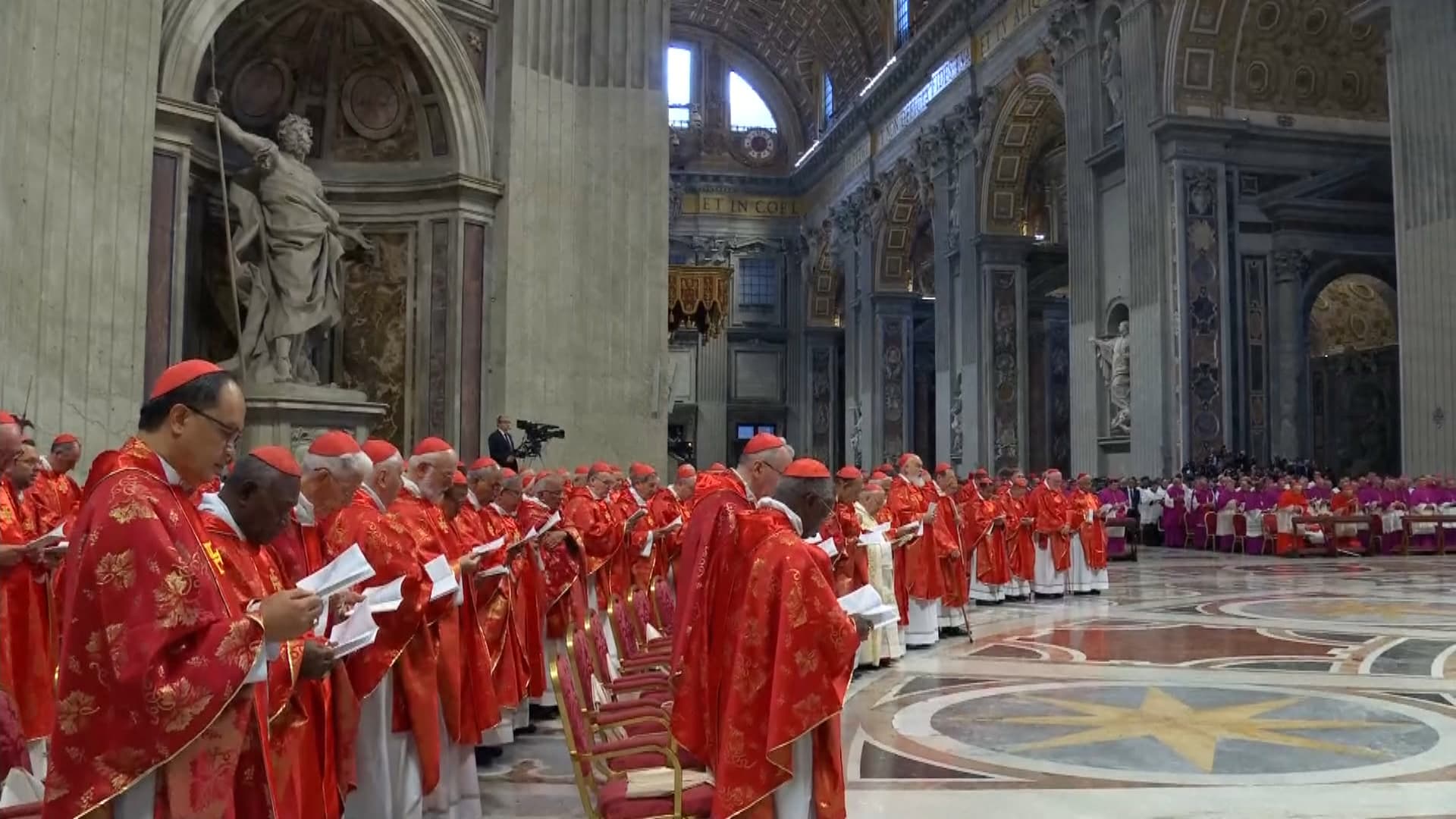 La dernière messe avant le conclave chargé d'élire le futur pape, le 7 mai 2025, dans la basilique Saint-Pierre au Vatican. La dernière messe avant le conclave chargé d'élire le futur pape, le 7 mai 2025, dans la basilique Saint-Pierre au Vatican.