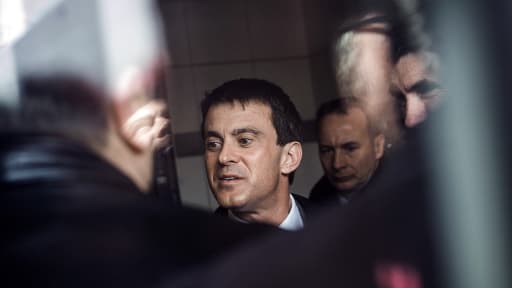 Manuel Valls, vendredi, lors d'un déplacement en banlieue nord de Paris.