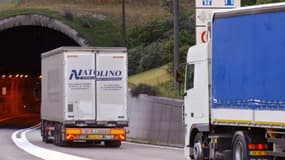 La Fédération nationale des transporteurs routiers assure que la hausse de 4 centimes, annoncée par le gouvernement, n'est "qu'une piste de travail".