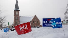 Des pancartes devant un bureau de vote, le 9 février, à Concord, dans le New Hampshire. 
