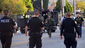 Des forces de l'ordre sur les lieux de la fusillade, à San Bernardino, en Californie, le 2 décembre. 