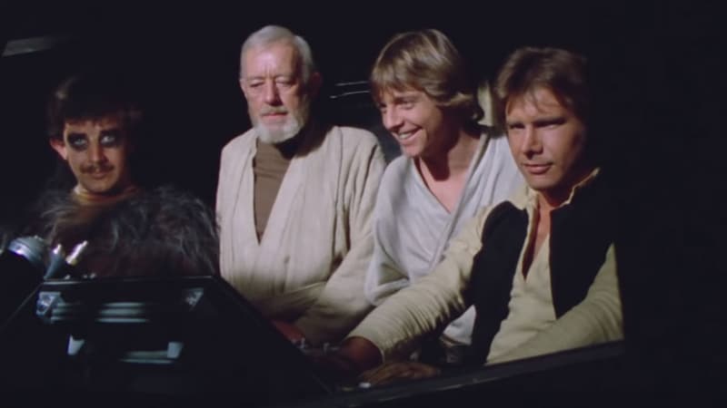Peter Mayhew, Alec Guinness, Mark Hamill et Harrison Ford sur le tournage de La Guerre des étoiles en 1977.
