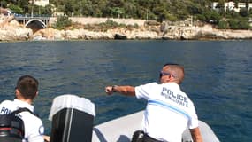 La brigade nautique de Nice patrouille à l'été 2024 entre l'aéroport et la rade de Villefranche. 