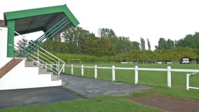 Le stade de foot où s'entraînait le groupe d'adolescents. 