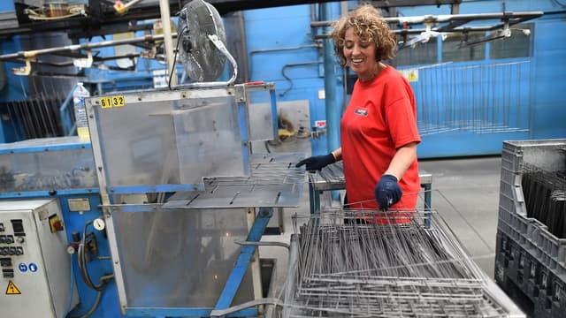 L'allègement supplémentaire de quatre points de cotisations sociales sur les salaires jusqu'à 1,6 Smic à compter du 1er octobre 2019 est évalué à entre 80.000 et 200.000 emplois créés ou sauvegardés.