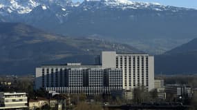 L'adolescent a été transporté au CHU de Grenoble.