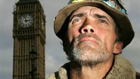 Le militant pacifiste britannique Brian Haw, qui a passé dix ans, nuit et jour, devant le parlement britannique pour protester contre les guerres d'Irak et d'Afghanistan, est mort d'un cancer à l'âge de 62 ans. Cet ancien charpentier, qui avait dressé sa